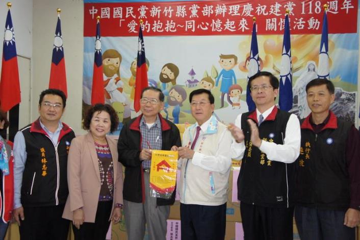 國民黨新竹縣黨部寧園關懷老人   縣長邱鏡淳伉儷共襄盛舉 共8張圖片